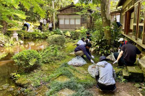 Garden clean-up during OUIK Biodiversity Day Event 2023